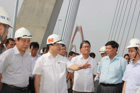 越南政府副总理：确保日新大桥和T2航站楼项目如期完工